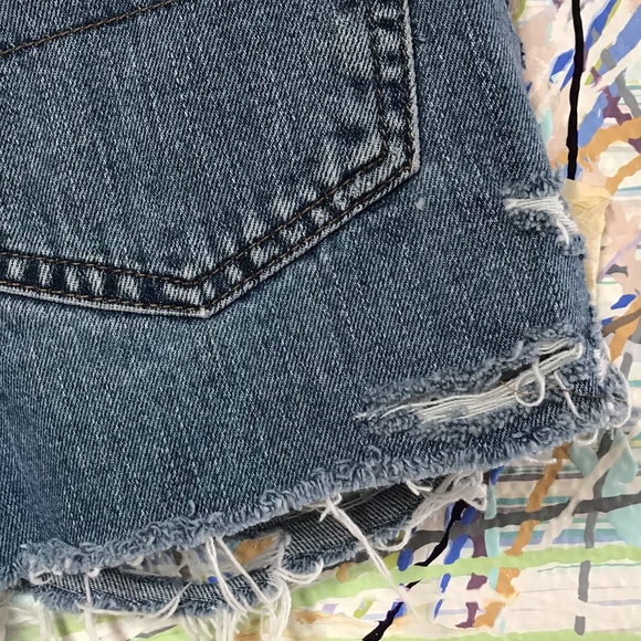 Vintage Levi's high rise destroyed shorts - Picture 10 of 13